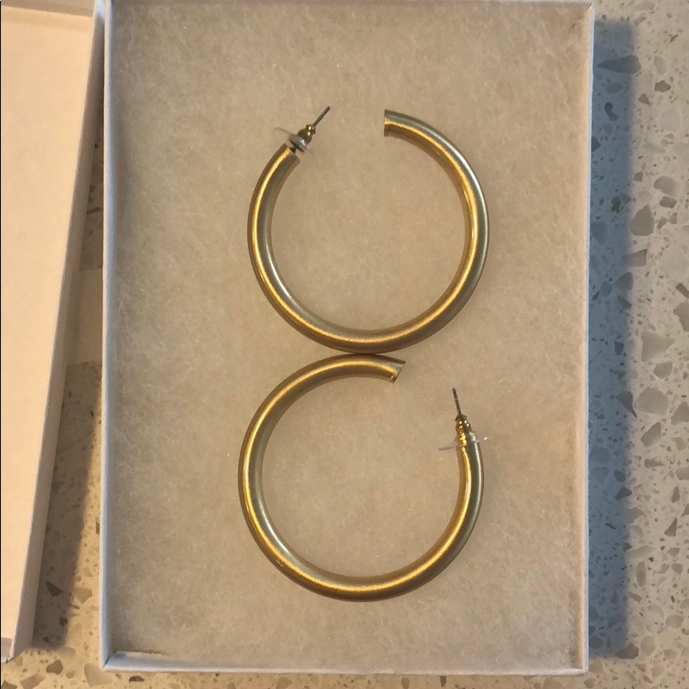 Boutique hoops!